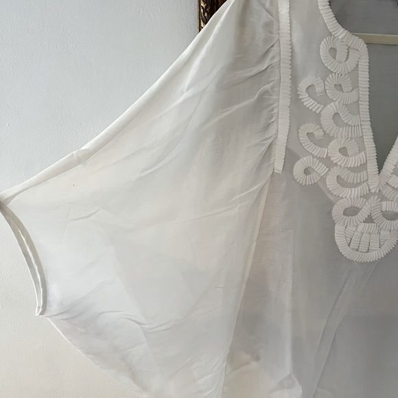 Resort white butterfly top with beautiful detailing - Picture 3 of 6